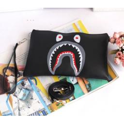 BR14103 - CLUCTH BAPE BLACK